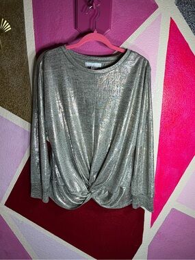 Fourteenth Place Metallic Shimmer Twist-Front Top — Sz L